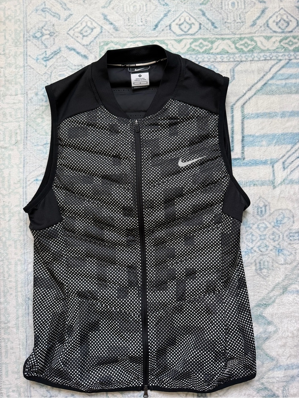 Nike AeroLoft 800 reflective running vest black size medium